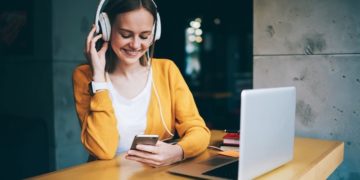 Benefits of listening to music online