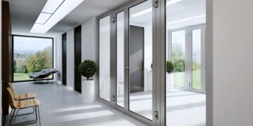 Главные преимущества алюминиевых дверей и основные правила их установки