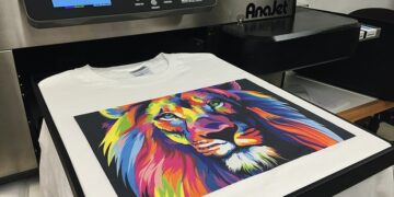 Виготовлення одягу з принтом: популярні техніки та поради