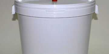 Огляд ємностей для бродіння: основні характеристики та рекомендації щодо вибору