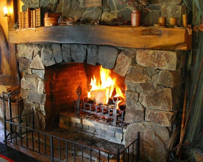 Камін або піч: що краще для дому чи котеджу