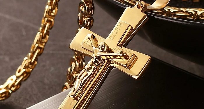 Стиль у традиціях: золоті чоловічі хрестики